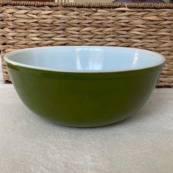 Pyrex Other - Vintage Pyrex 4 Qt Avocado Green #404 Nesting Mixing Bowl
